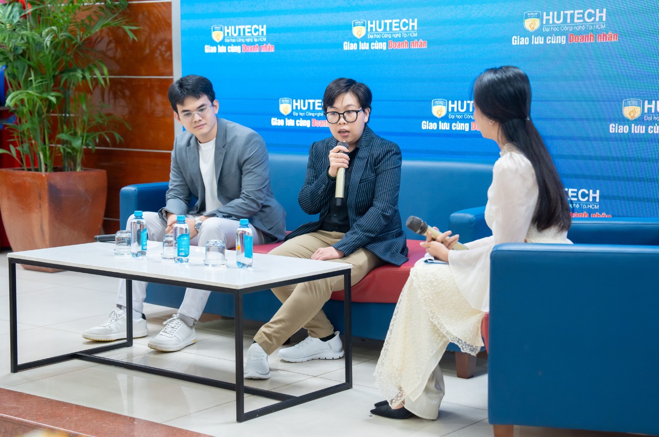 ms-tien-le-ceo-blockchainwork-chia-se-ve-co-hoi-viec-lam-blockchain-tại-hutech