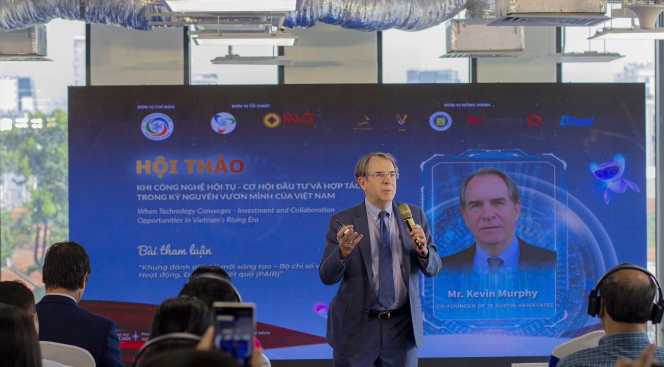 ông Kevin Murphy - Đại diện J.E. Austin Associates